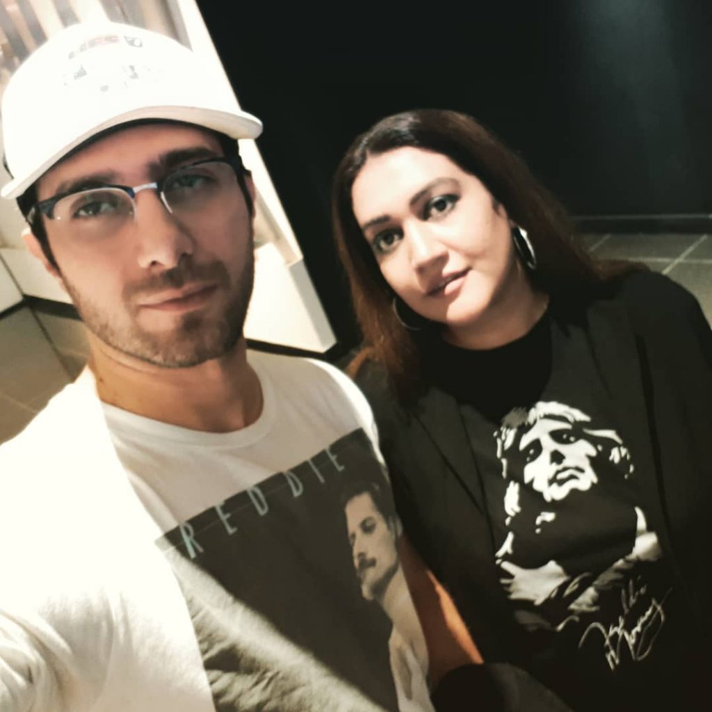 Emmad Irfani Adorable Pictures With His Wife