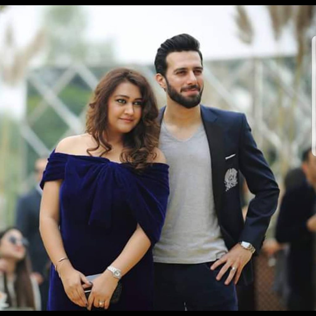 Emmad Irfani Adorable Pictures With His Wife