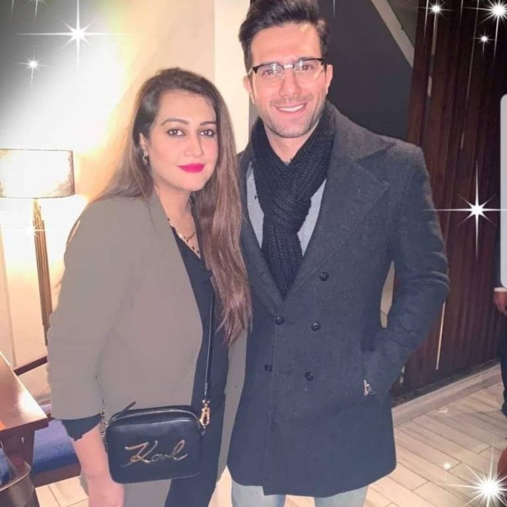 Emmad Irfani Adorable Pictures With His Wife