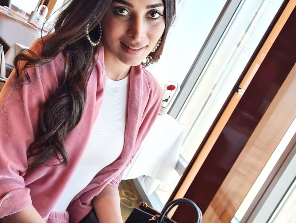 Eshal Fayyaz Enjoying Vacations In Dubai