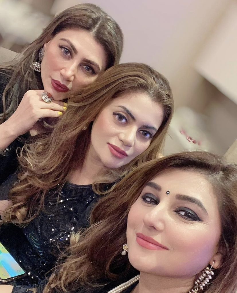 Latest Pictures Of Javeria Saud With Friends