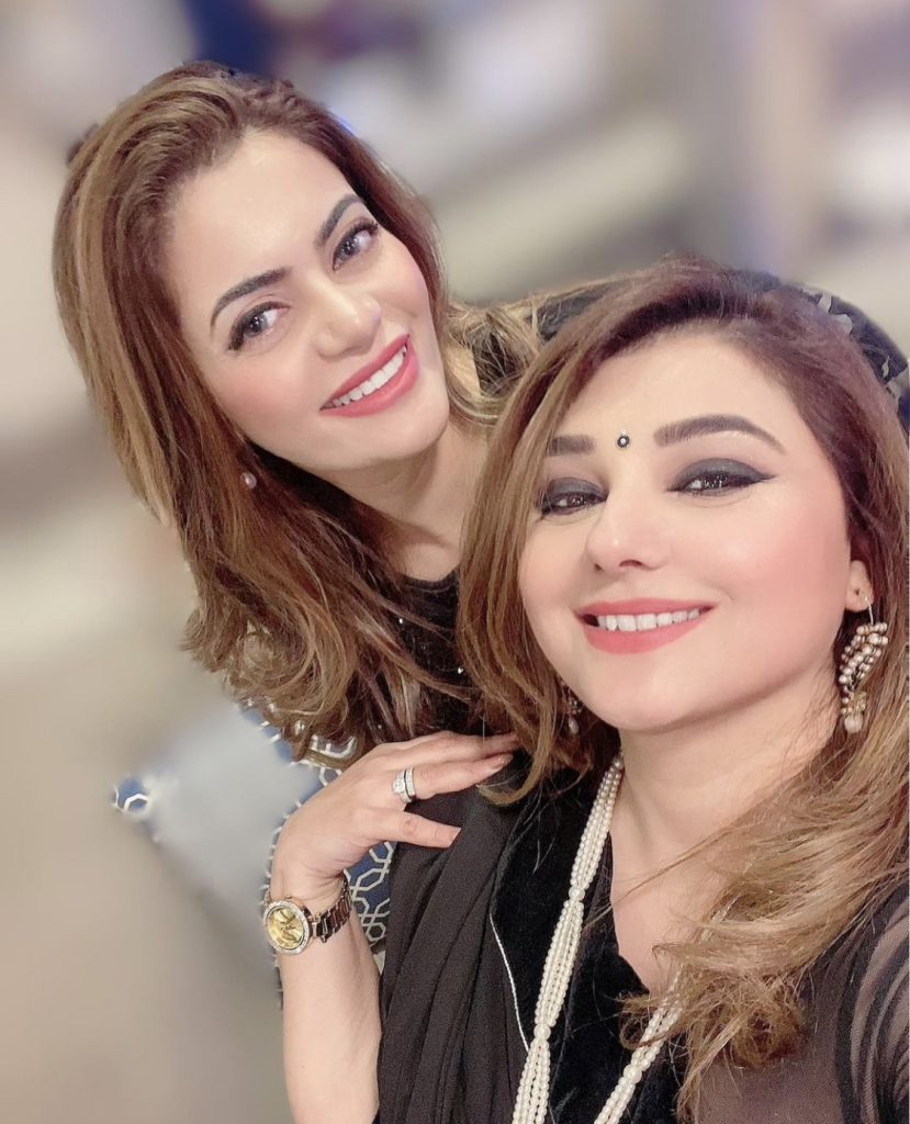 Latest Pictures Of Javeria Saud With Friends