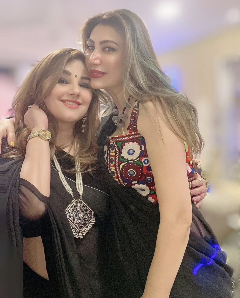 Latest Pictures Of Javeria Saud With Friends