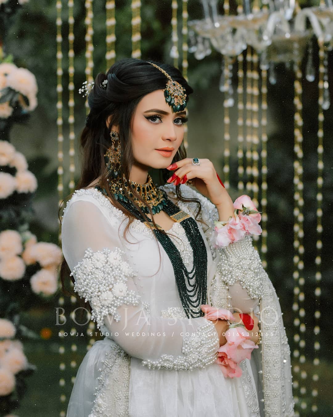 Kiran Haq Looks Vibrant In Her Latest Bridal Shoot | Reviewit.pk