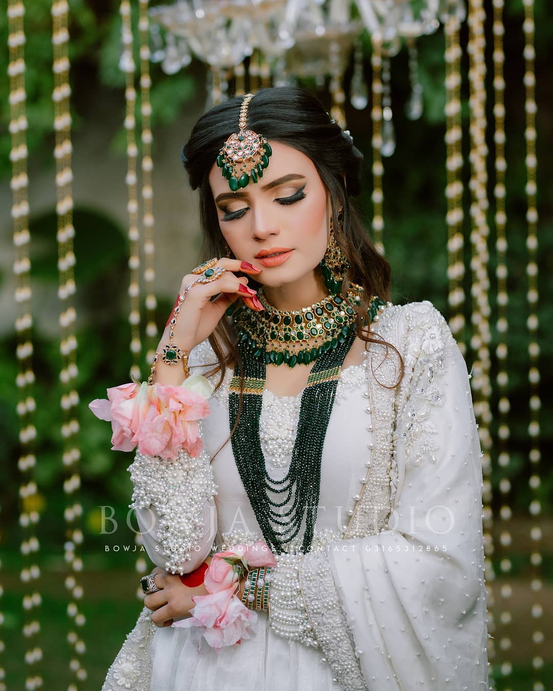 Kiran Haq Looks Vibrant In Her Latest Bridal Shoot | Reviewit.pk