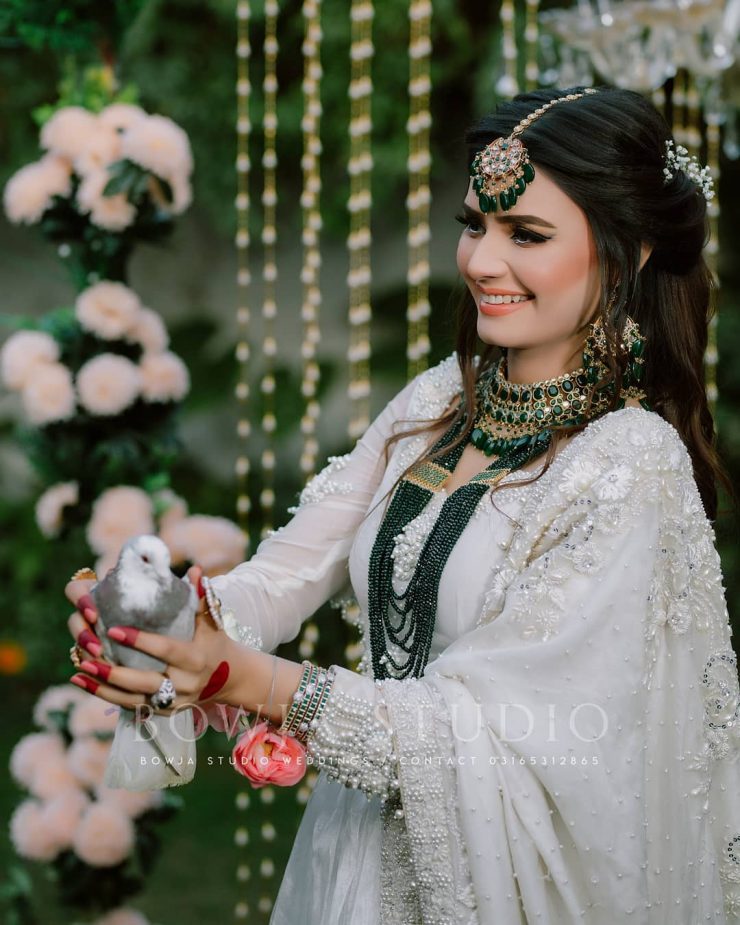 Kiran Haq Looks Vibrant In Her Latest Bridal Shoot | Reviewit.pk