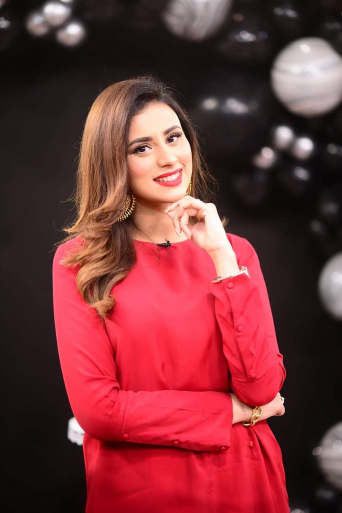 Madiha Naqvi Gorgeous Pictures from Good Morning Pakistan