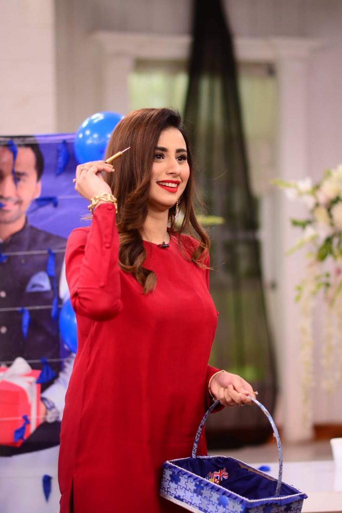 Madiha Naqvi Gorgeous Pictures from Good Morning Pakistan