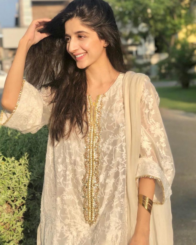 Mawra Hocane’s Inspirational Friday Looks – diKHAWA Fashion - 2021 ...