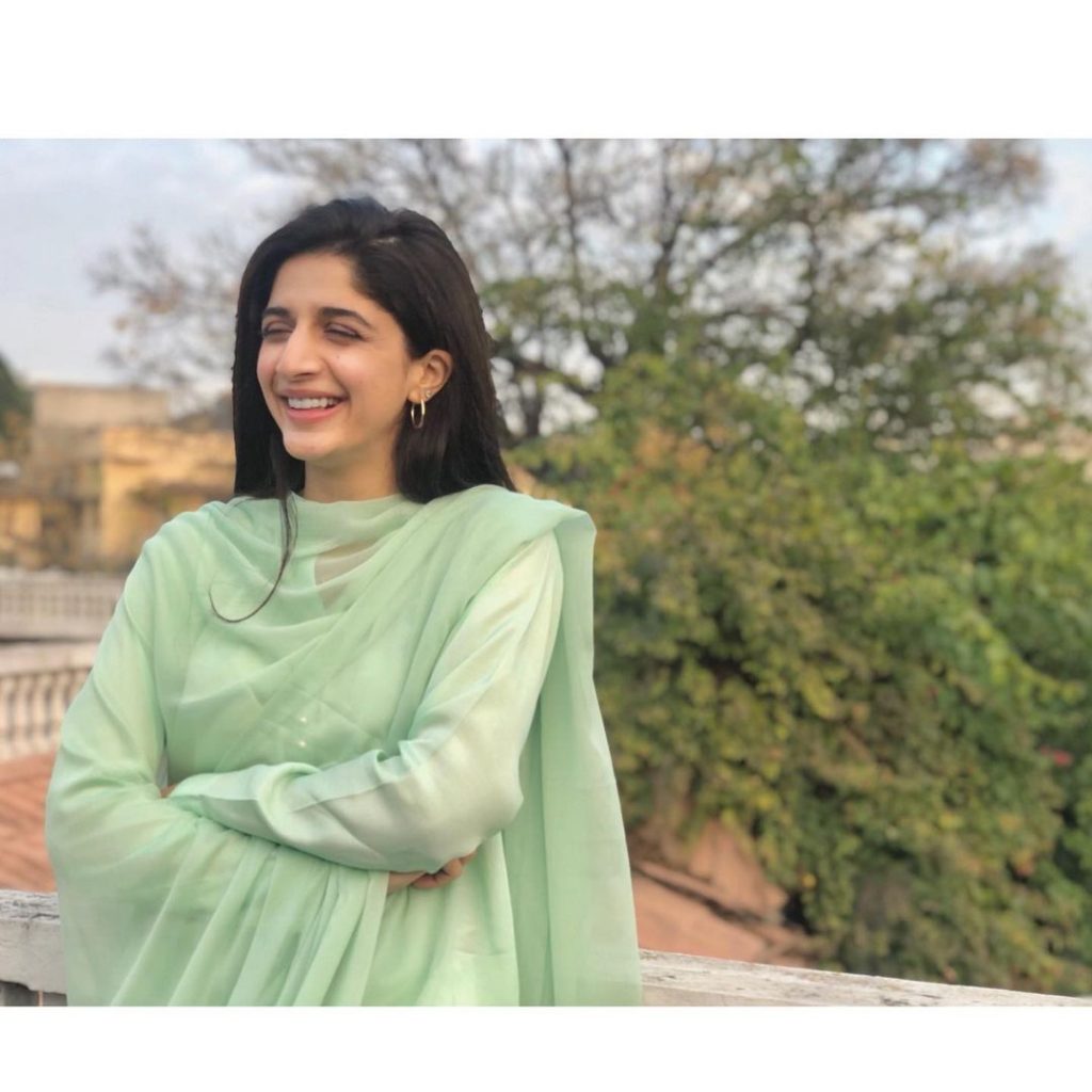 Mawra Hocane is always seen posing and posting beautiful pictures in easter...