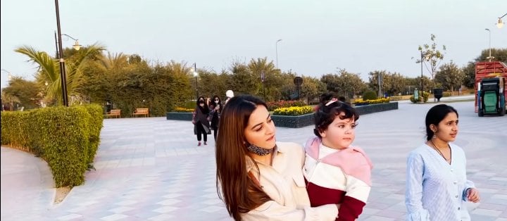 Muneeb And Aiman Took Daughter On Her First Visit To Zoo