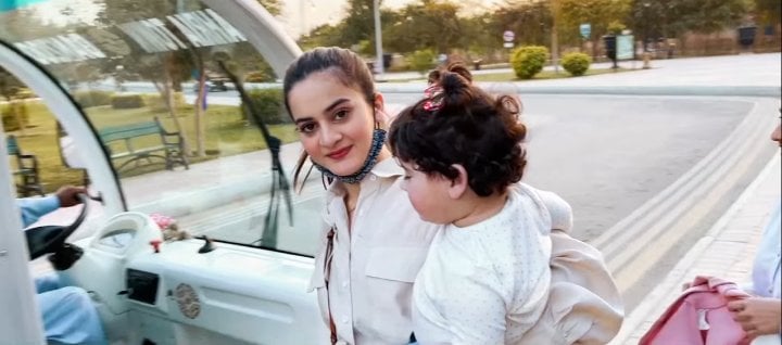 Muneeb And Aiman Took Daughter On Her First Visit To Zoo