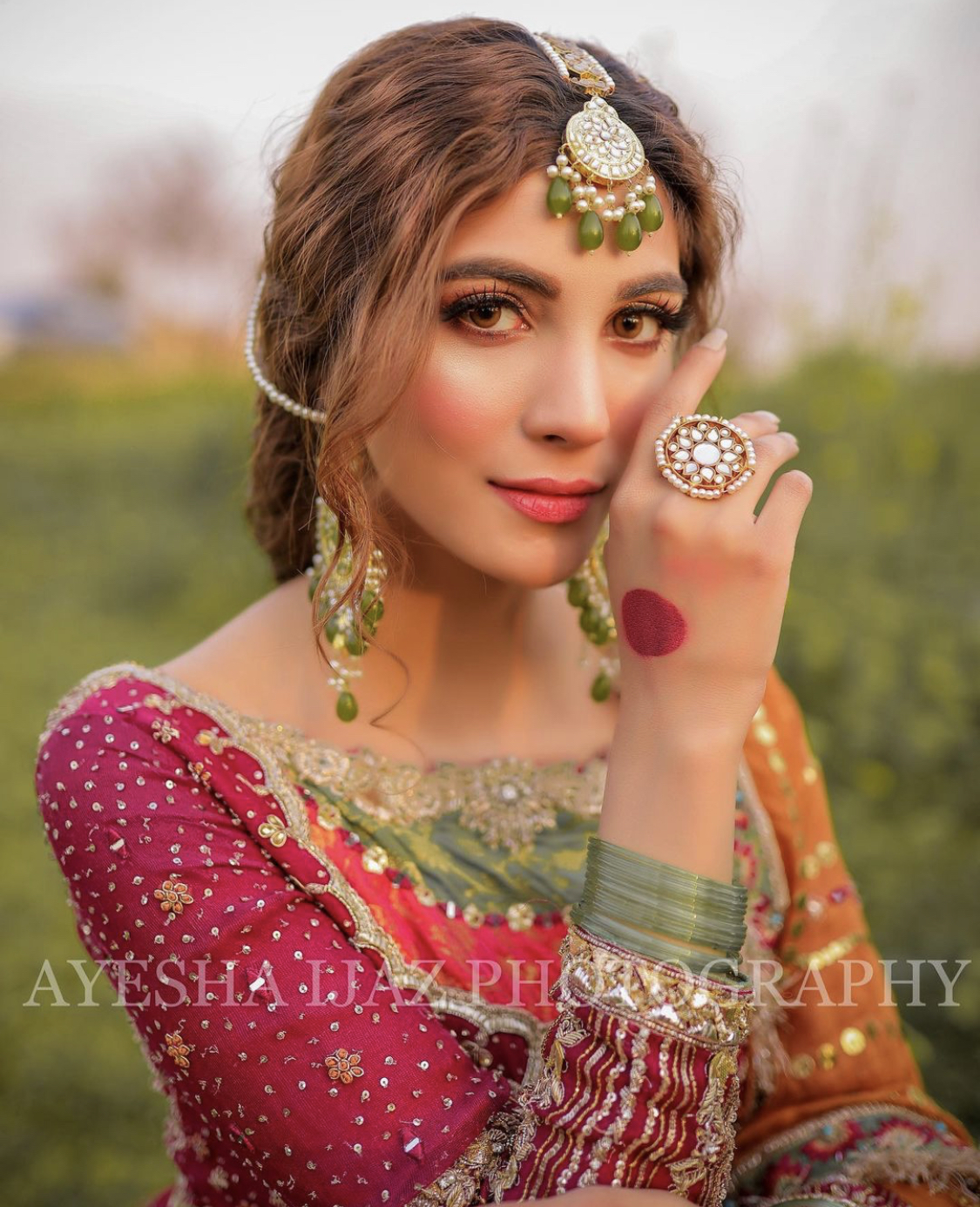 Nazish Jahangir Looks Gorgeous In Her Latest Photoshoot | Reviewit.pk