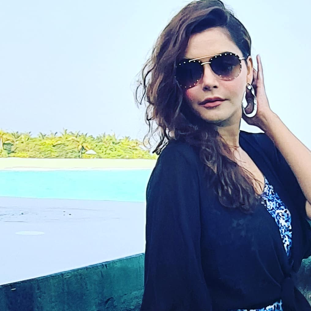 Beautiful Pictures of Nida Yasir in Maldives with her Kids