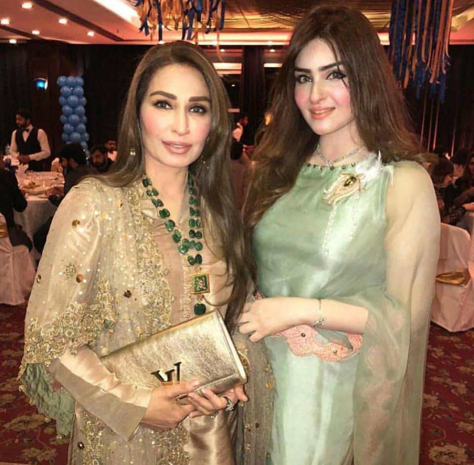 Non Famous Sisters Of Pakistani Celebrities