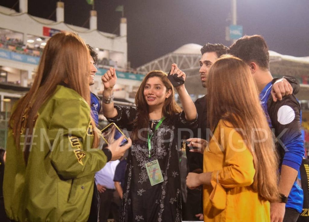 Celebrities Spotted Cheering For Their Favourite Team In PSL 6