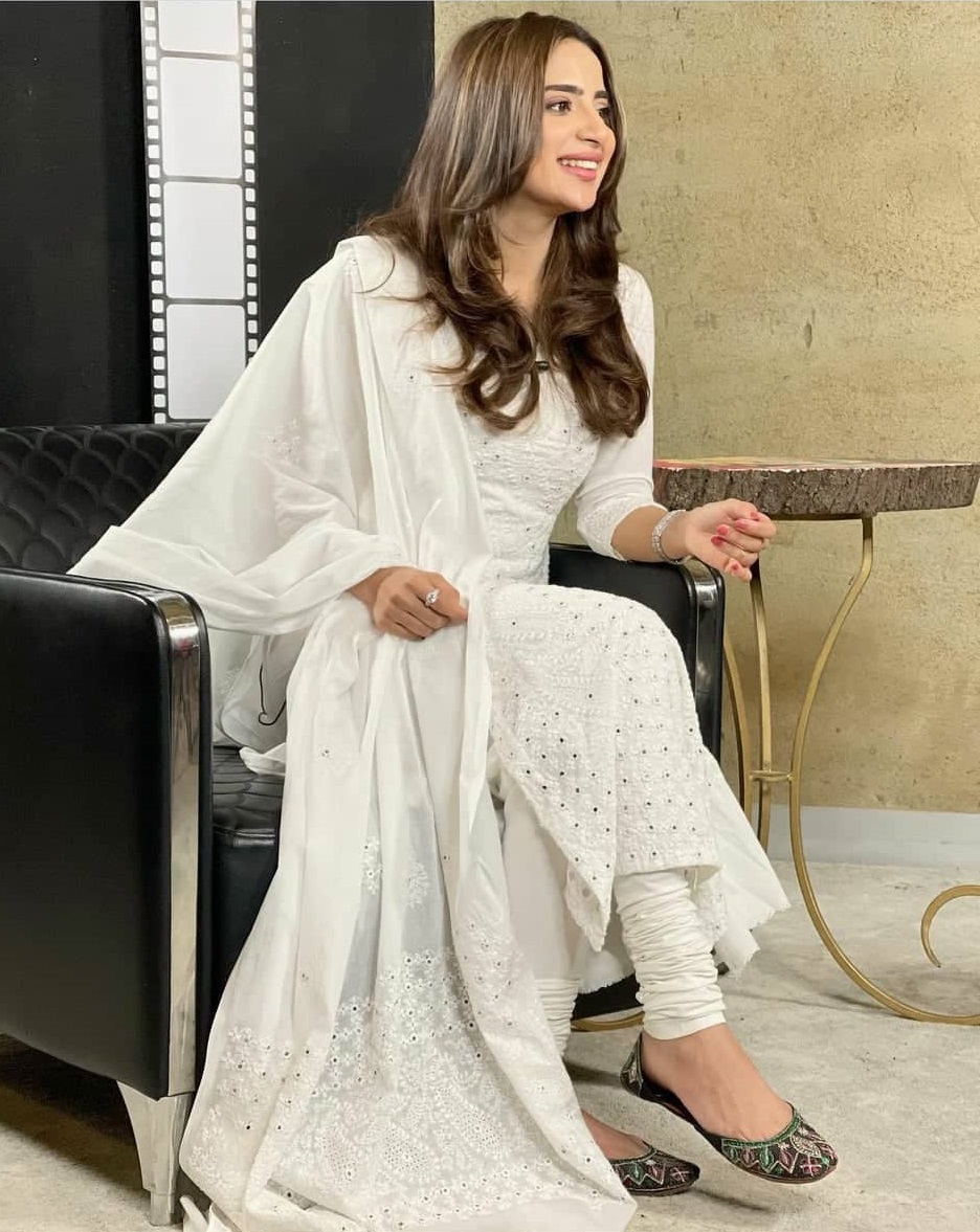 Pakistani actress hotsell in salwar kameez