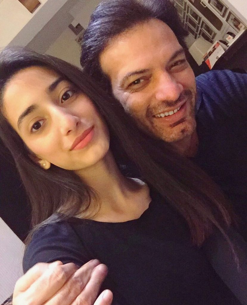 Latest Pictures Of Actor Saleem Sheikh With His Family