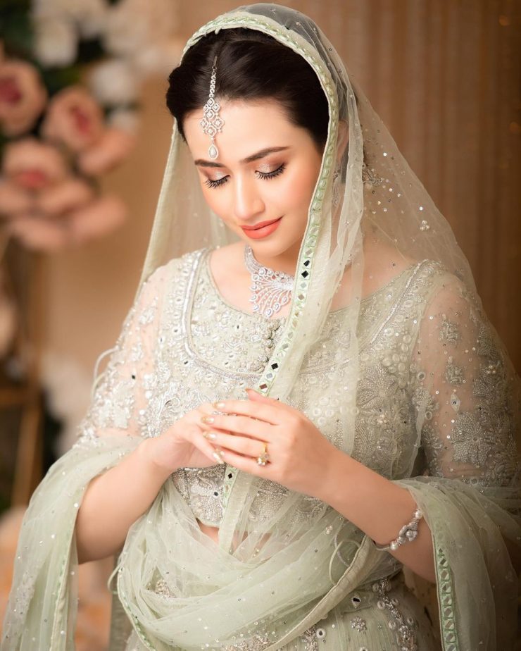 Sana Javed Looks Ethereal In Her Latest Bridal Shoot | Reviewit.pk