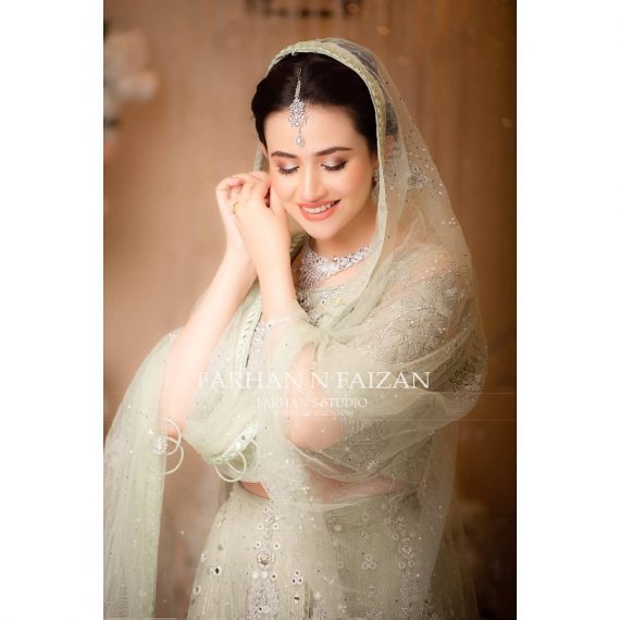 Sana Javed Looks Ethereal In Her Latest Bridal Shoot | Reviewit.pk