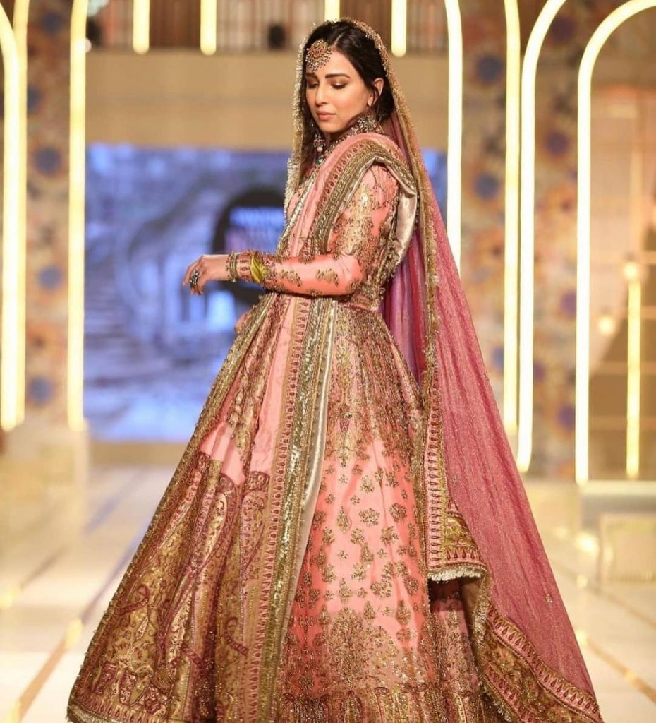 Ushna Shah Walked As The Show Stopper For Fahad Hussayn At BCW