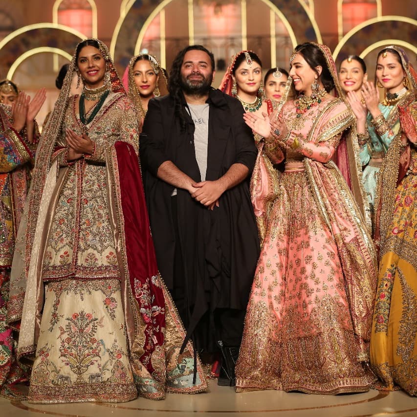 Ushna Shah Walked As The Show Stopper For Fahad Hussayn At BCW