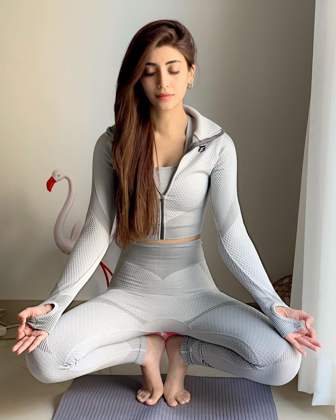 Actress Urwa Hocane Beautiful Pictures from her Instagram | Reviewit.pk