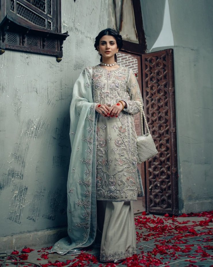 Zubab Rana Stuns In Exquisite Traditional Looks | Reviewit.pk