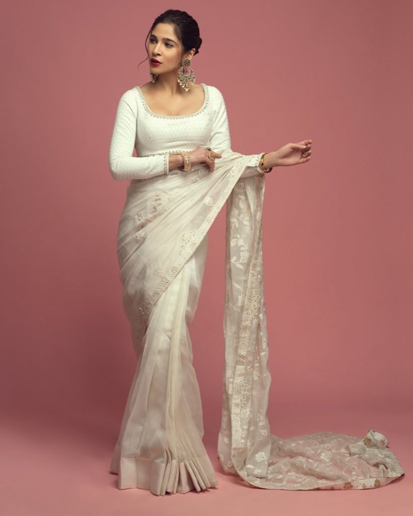 Ayesha Omar Stuns In Luxurious White Saree