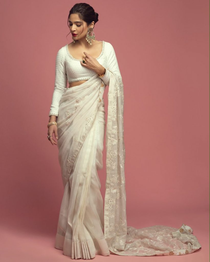 Ayesha Omar Stuns In Luxurious White Saree