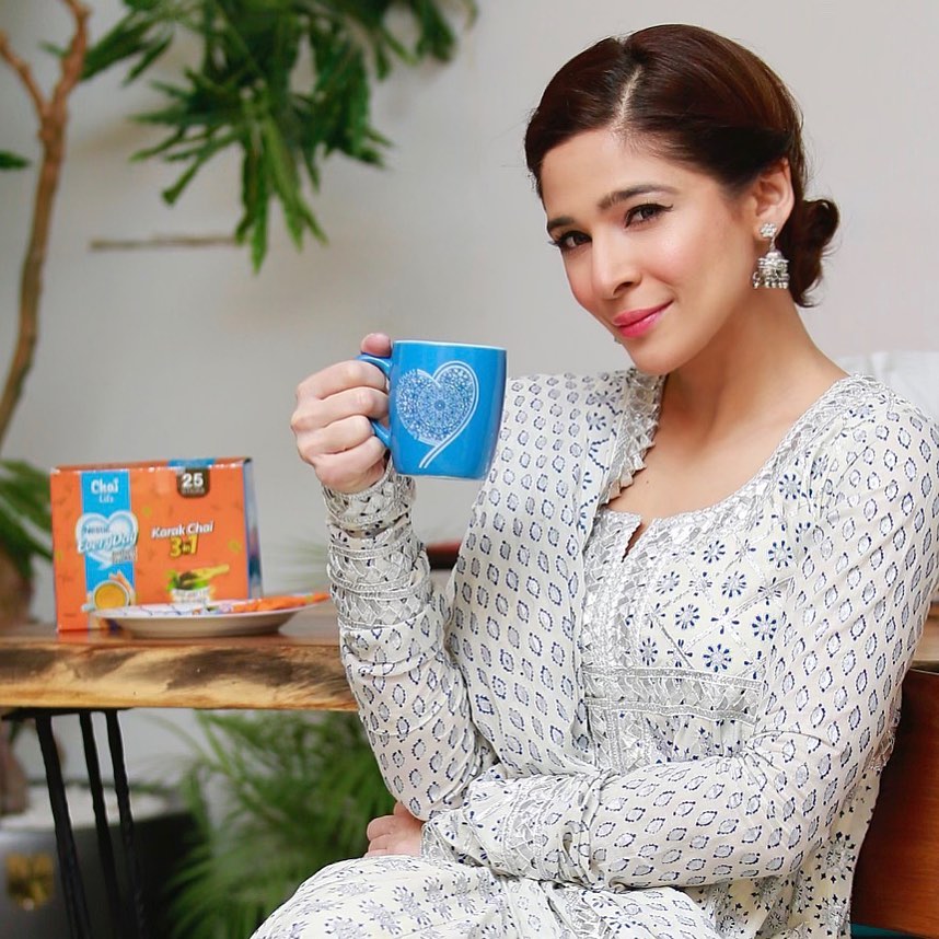 Adorable Pictures of Ayesha Omar Wearing White Color