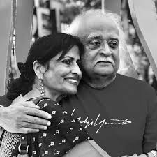 Rare Pictures of Anwar Maqsood With Family