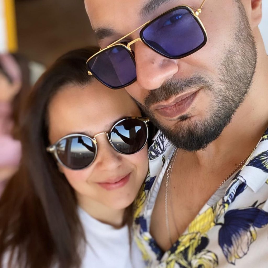 Hasan Rizvi Vacationing With Friends and Family At Beach