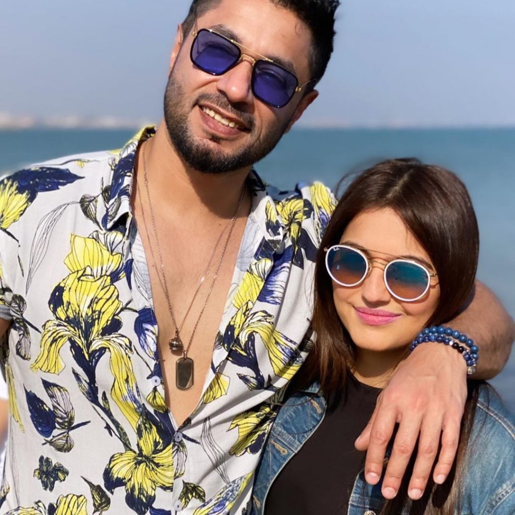 Hasan Rizvi Vacationing With Friends and Family At Beach
