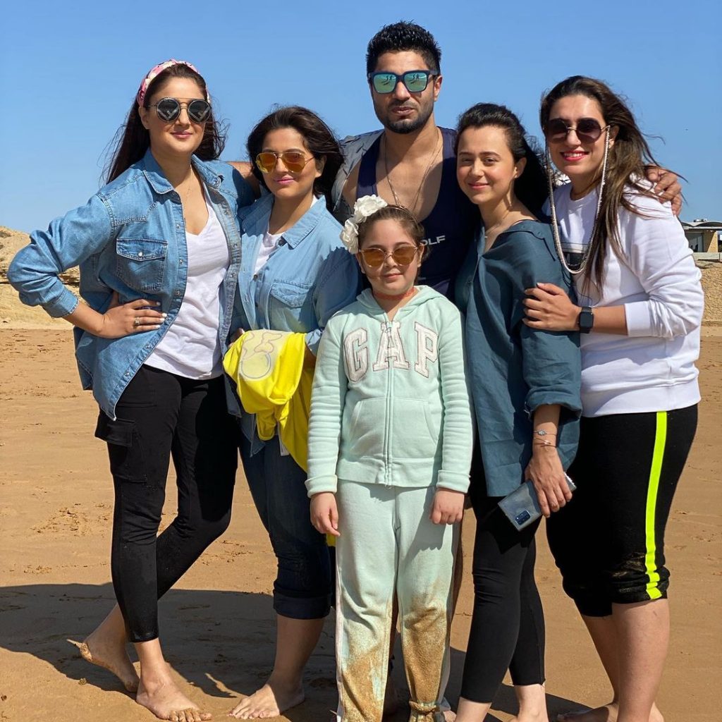 Hasan Rizvi Vacationing With Friends and Family At Beach