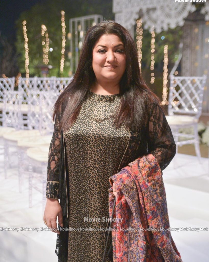 Candid Photos of the Veteran Hina Dilpazeer Khan