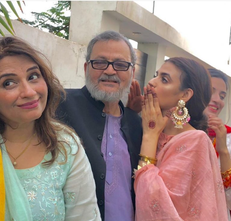 Hira Mani Dancing With Parents On A Wedding