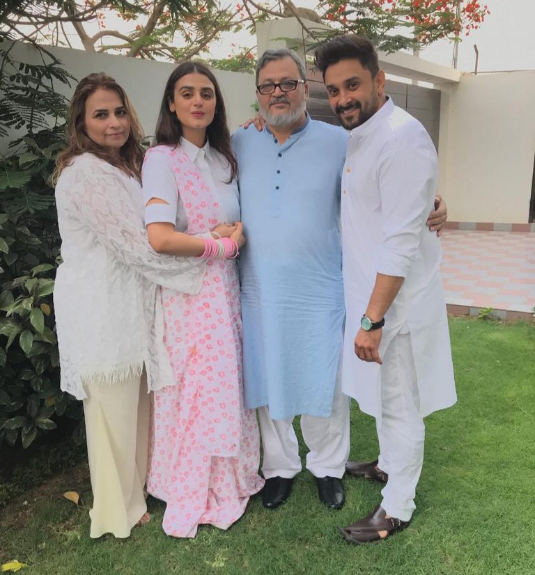 Hira Mani Dancing With Parents On A Wedding