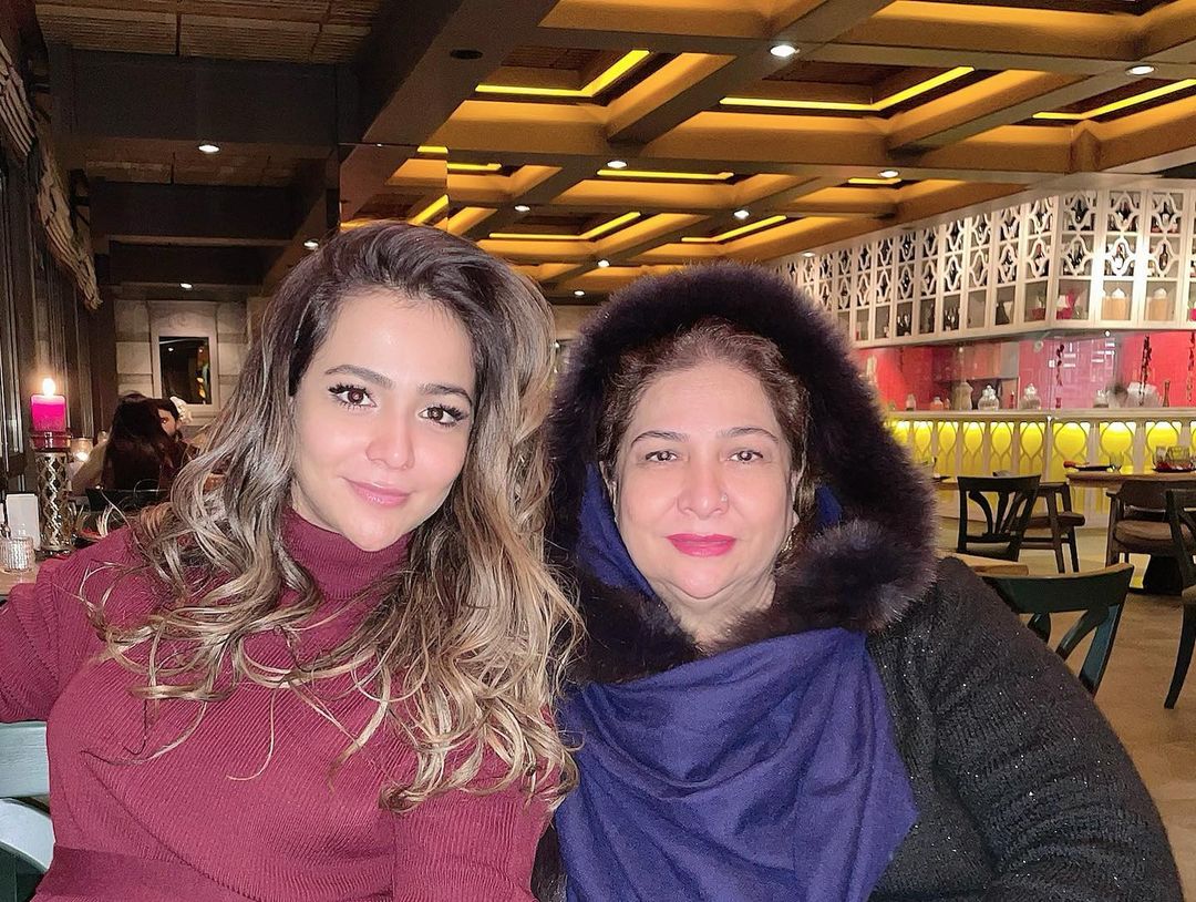 Beautiful Clicks of Humaima Malik with her Mother in Turkey