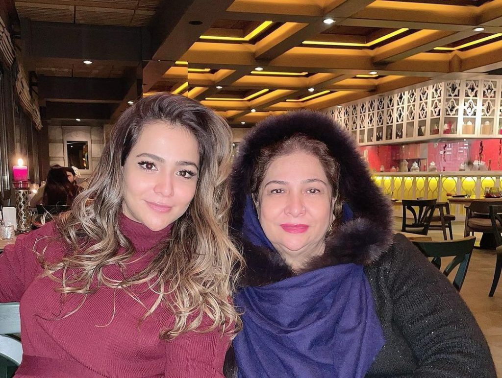 Humaima Malick Beautiful Pictures with Her Mother