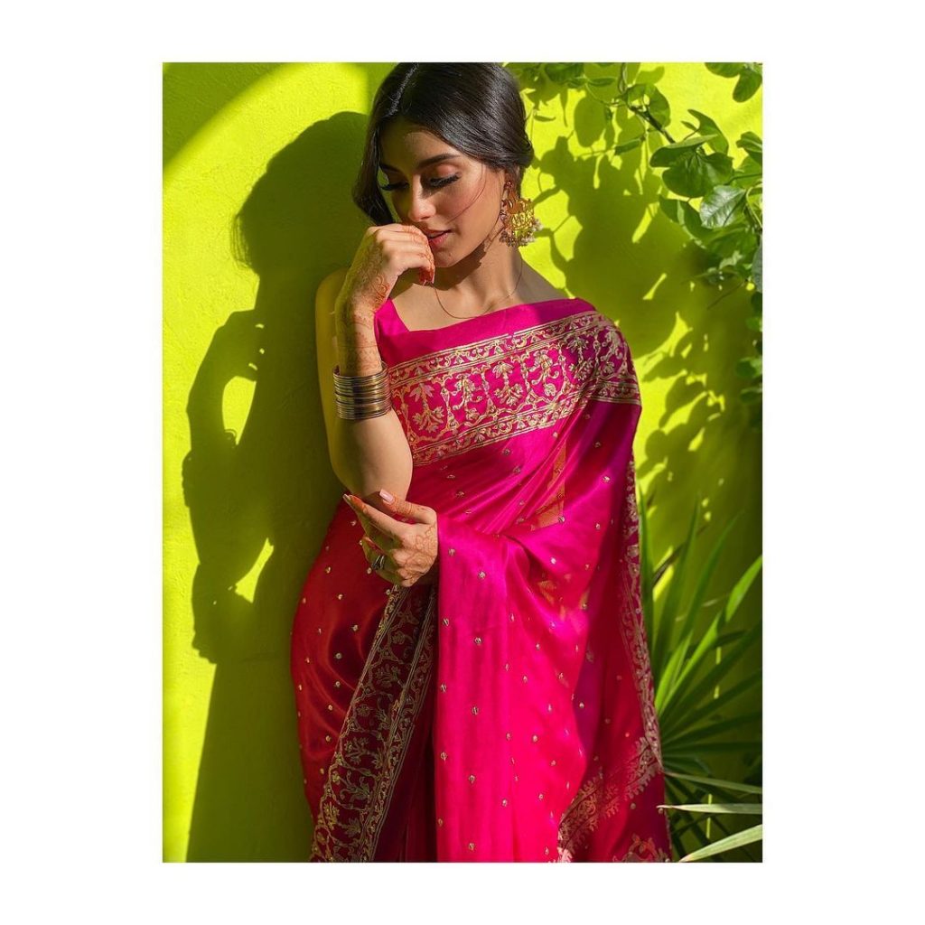 Lovely Photo Collection of Iqra Aziz In Saree
