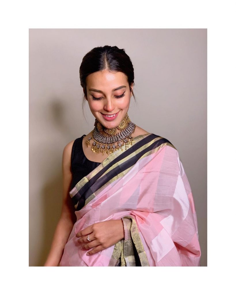 Lovely Photo Collection of Iqra Aziz In Saree