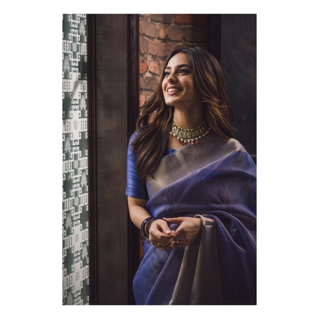 Lovely Photo Collection of Iqra Aziz In Saree