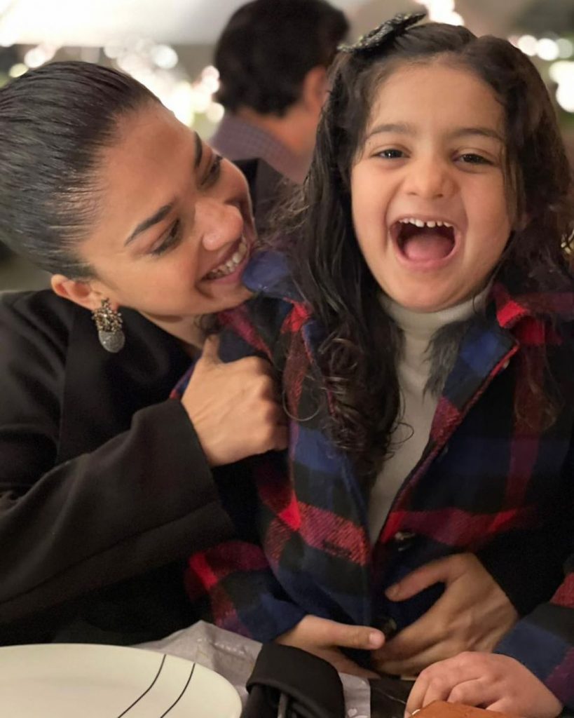 Sanam Jung's Adorable Pictures With Her Daughter