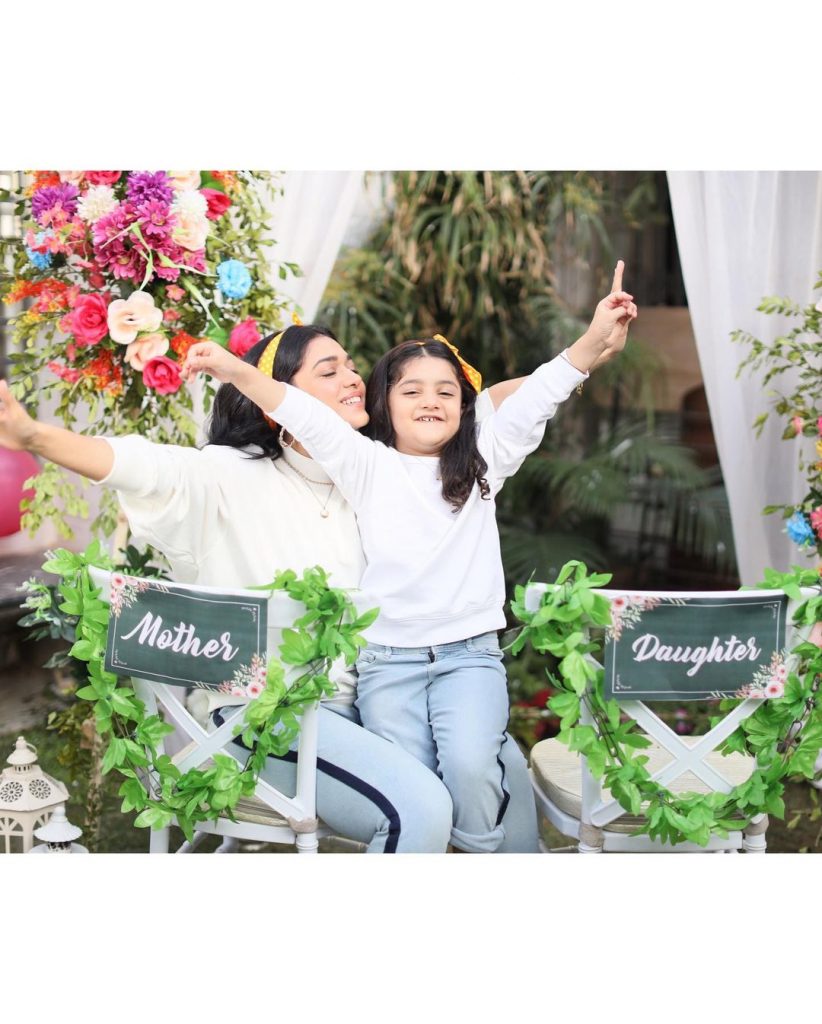 Sanam Jung Shared New Adorable Pictures With Daughter