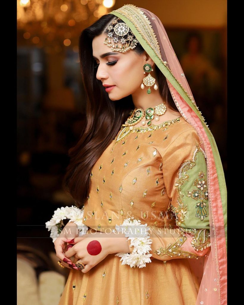 Kiran Haq Looks Elegant In Simple Mehndi Attire