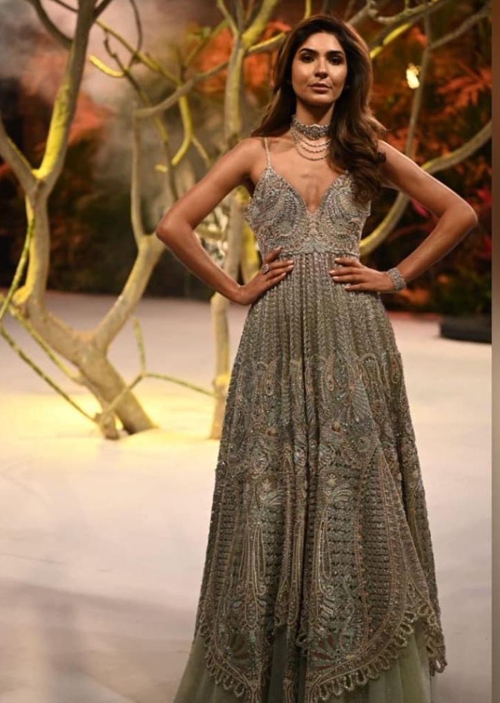 Kiran Malik Walked For Kalah by Mubashra