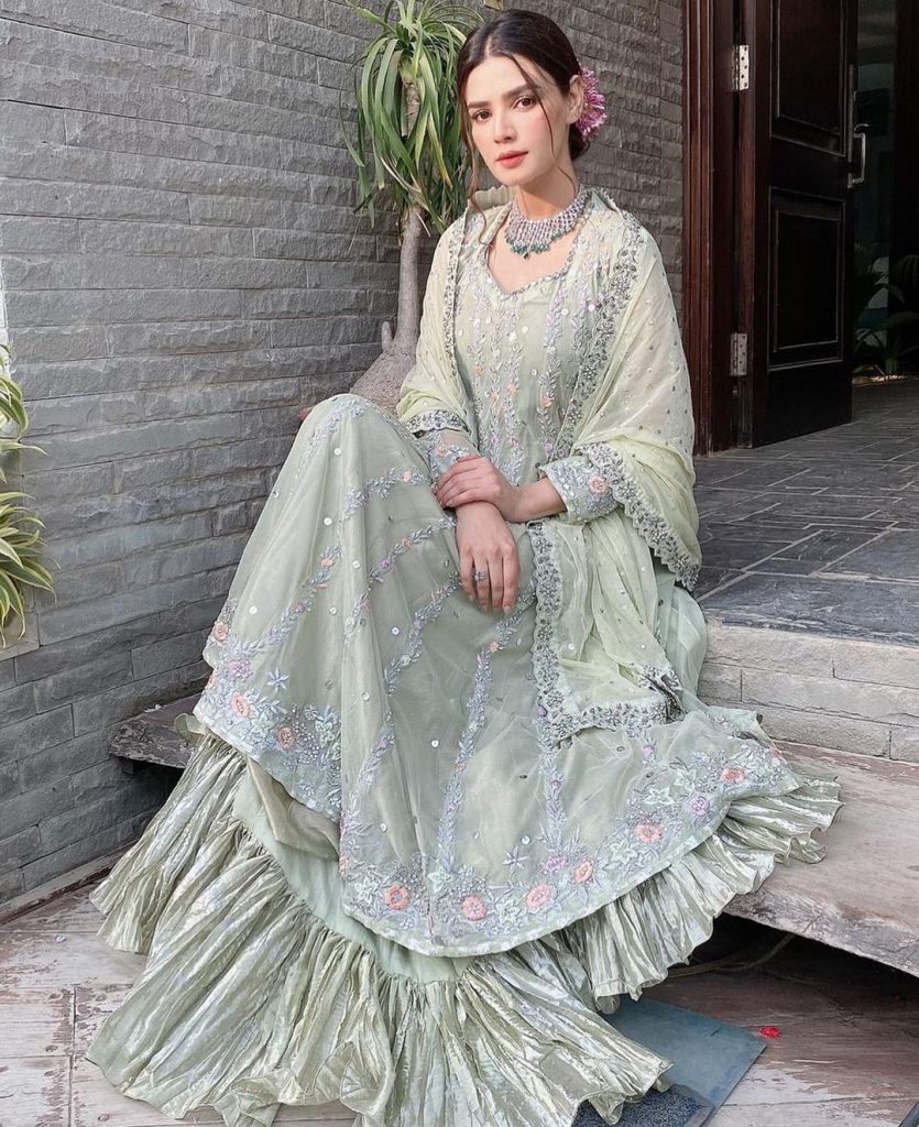 Kiran Haq Elegant Looks From Drama Fitoor