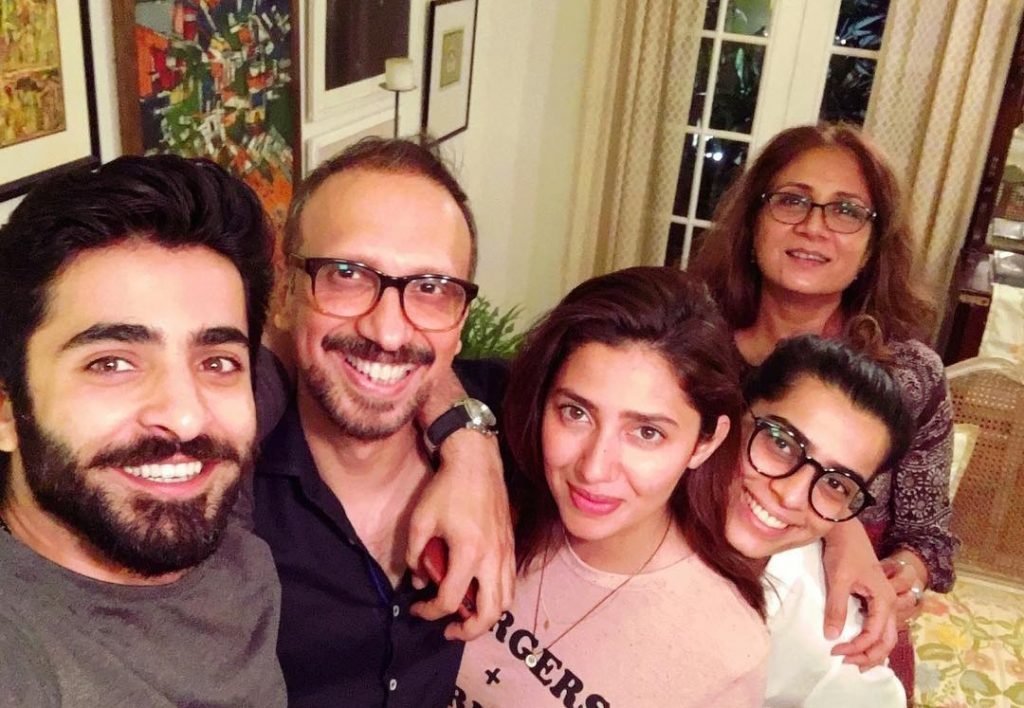 Mahira Khan's Unseen Pictures With Friends