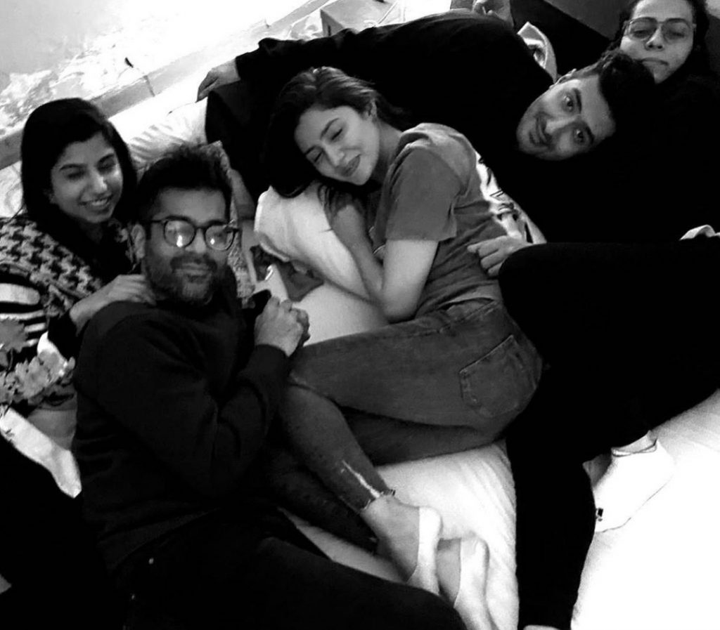 Mahira Khan's Unseen Pictures With Friends